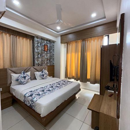 Hotelsuncity Inn Vadodara Exterior photo