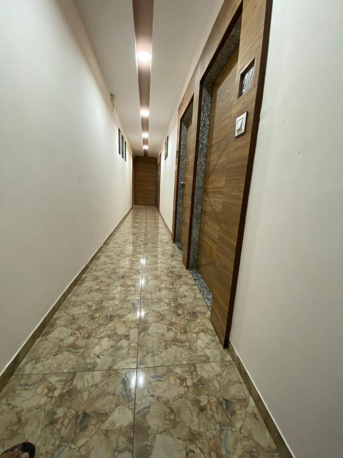 Hotelsuncity Inn Vadodara Exterior photo